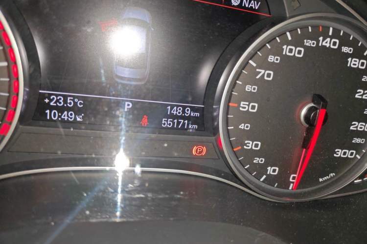 Used Audi A6L 2014 TFSI Standard Model Odometer Close Up