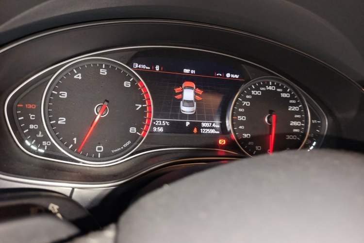 Used Audi A6L 2014 TFSI Standard Model Odometer Close Up