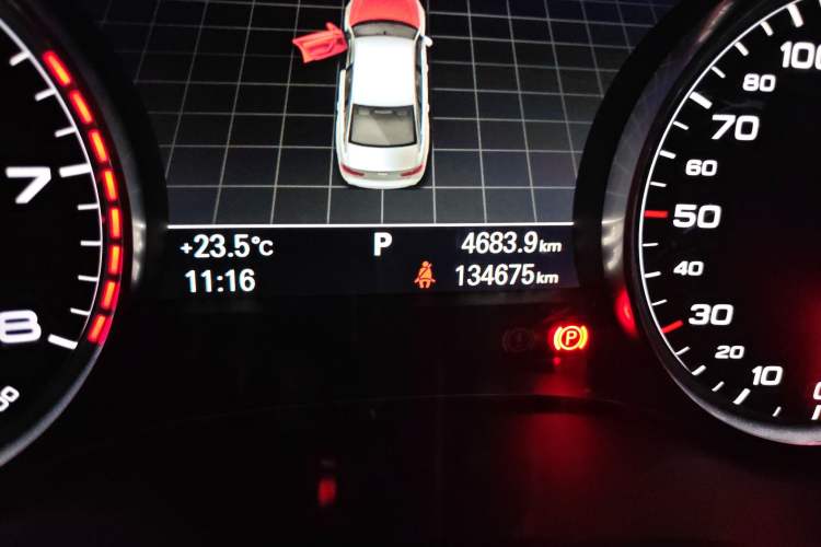 Used Audi A6L 2014 35 FSI quattro Luxury Model Odometer Close Up