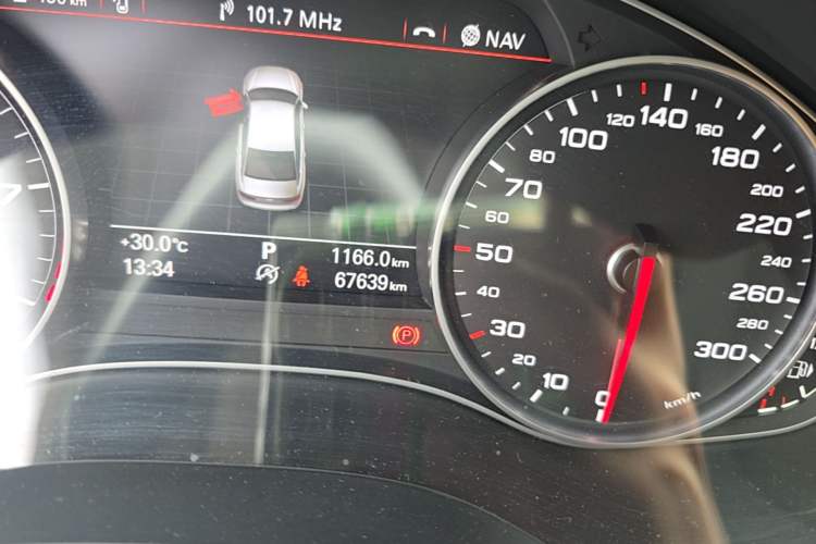 Used Audi A6L 2014 TFSI Standard Model Odometer Close Up
