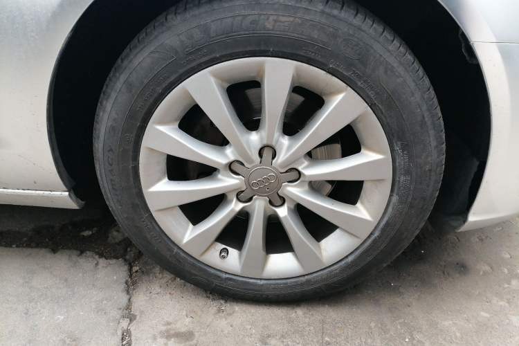 Used Audi A6L 2014 TFSI Standard Model Right Front Wheel Hub
