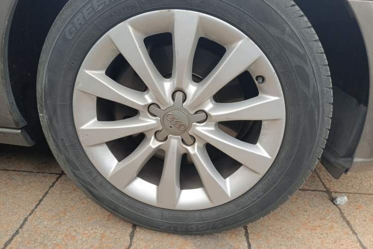Used Audi A6L 2014 TFSI Standard Model Right Front Wheel Hub