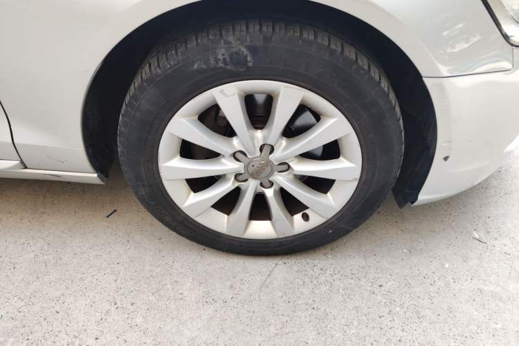 Used Audi A6L 2014 TFSI Standard Model Right Front Wheel Hub