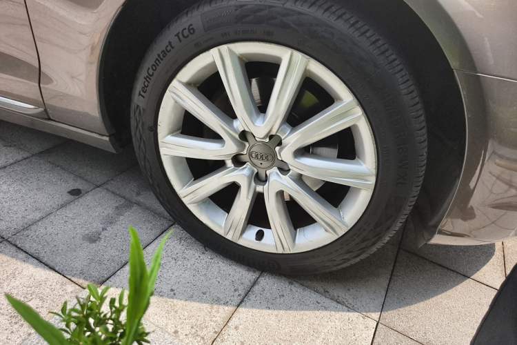 Used Audi A6L 2014 30 FSI Technology Model Right Front Wheel Hub