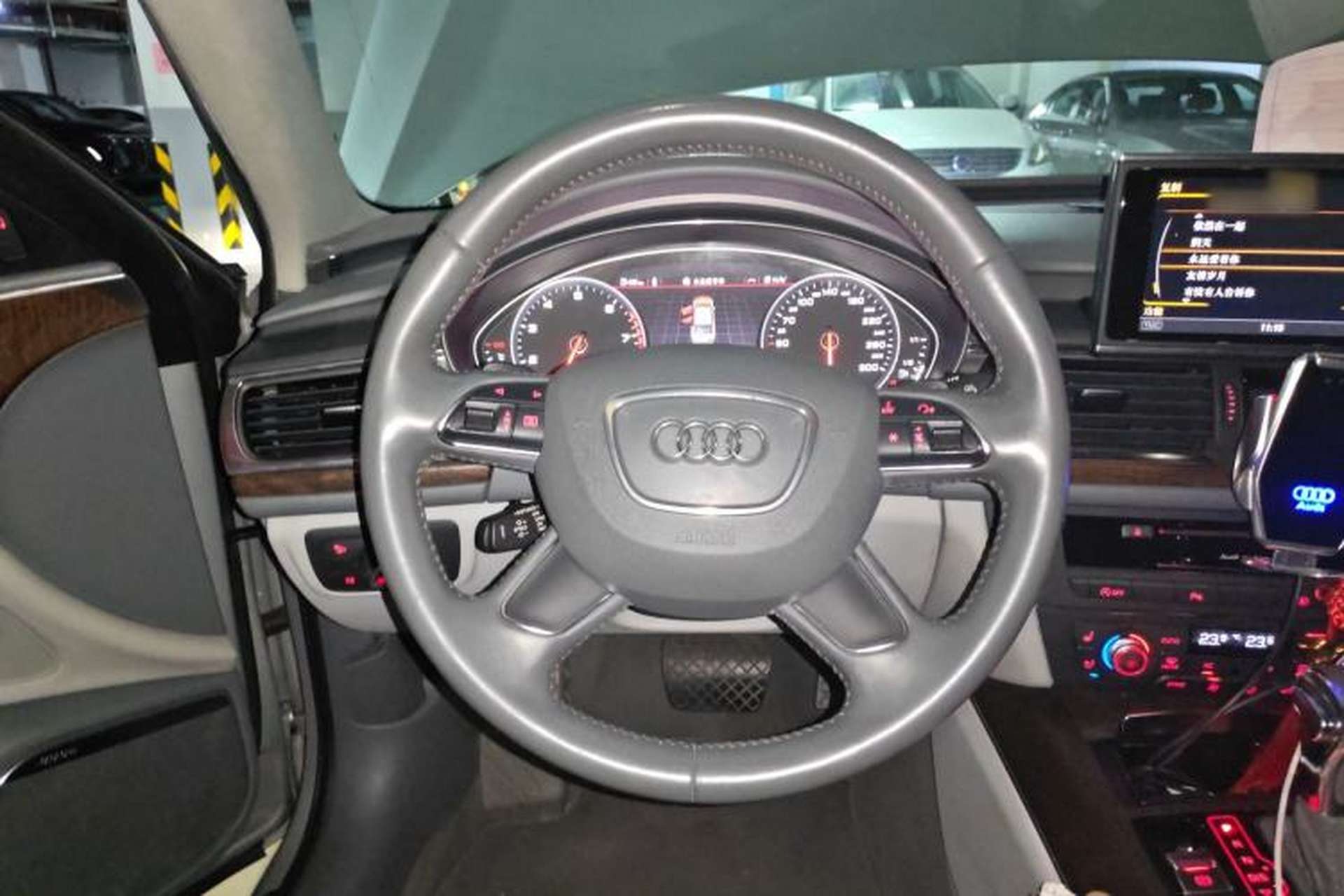 Used Audi A6L 2014 35 FSI quattro Luxury Model Steering Wheel