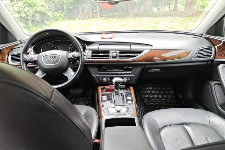 Used Audi A6L 2014 30 FSI Comfort Model Center Console