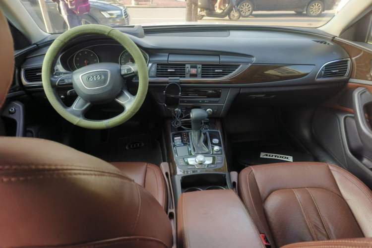 Used Audi A6L 2014 30 FSI Technology Model Center Console