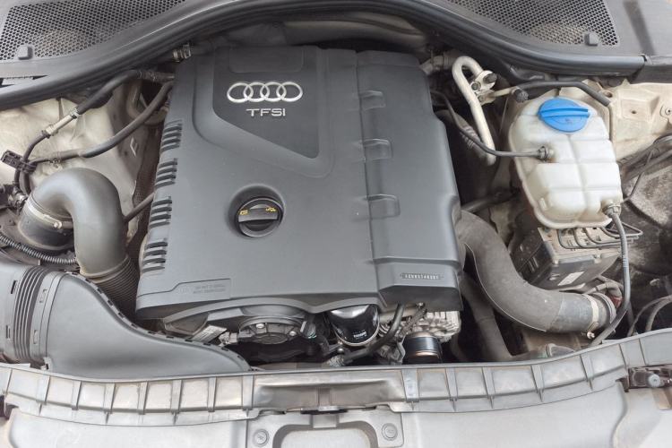 Used Audi A6L 2014 TFSI Standard Model Engine Bay