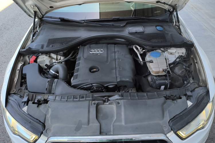 Used Audi A6L 2014 TFSI Standard Model Engine Bay