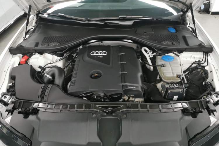 Used Audi A6L 2014 TFSI Standard Model Engine Bay