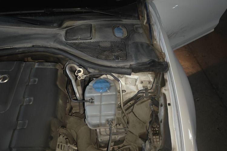 Used Audi A6L 2014 TFSI Standard Model Engine Bay Left