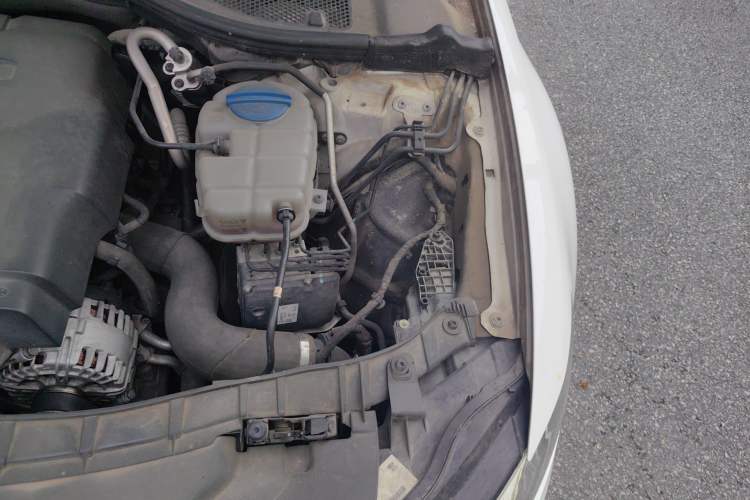 Used Audi A6L 2014 TFSI Standard Model Engine Bay Left