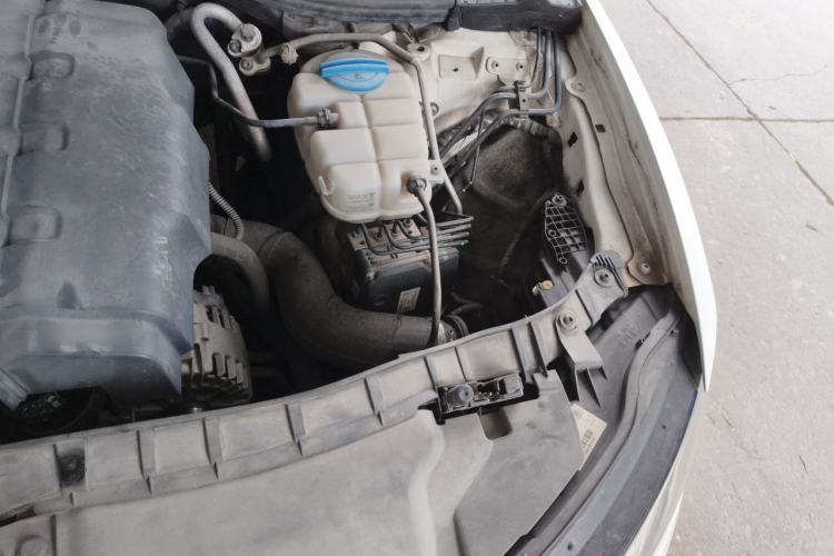 Used Audi A6L 2014 TFSI Standard Model Engine Bay Left