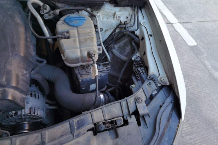 Used Audi A6L 2014 TFSI Standard Model Engine Bay Left
