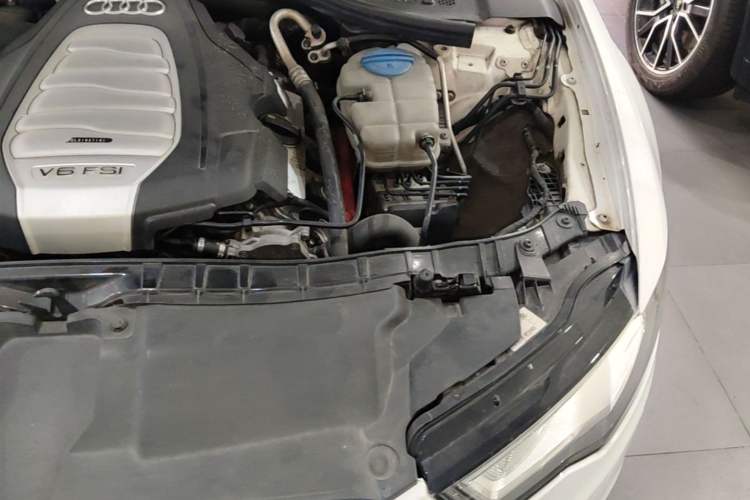 Used Audi A6L 2014 30 FSI Technology Model Engine Bay Left