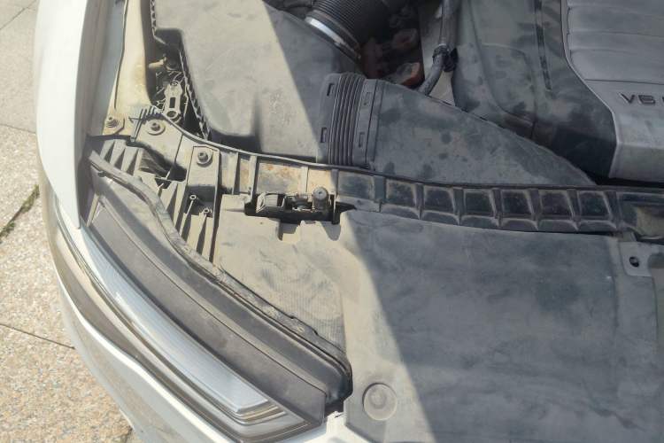 Used Audi A6L 2014 30 FSI Comfort Model Engine Bay Right