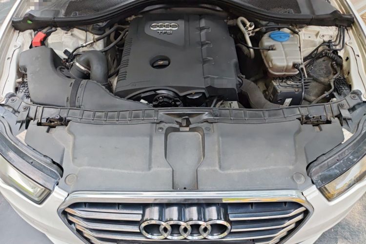 Used Audi A6L 2014 TFSI Standard Model Engine Bay