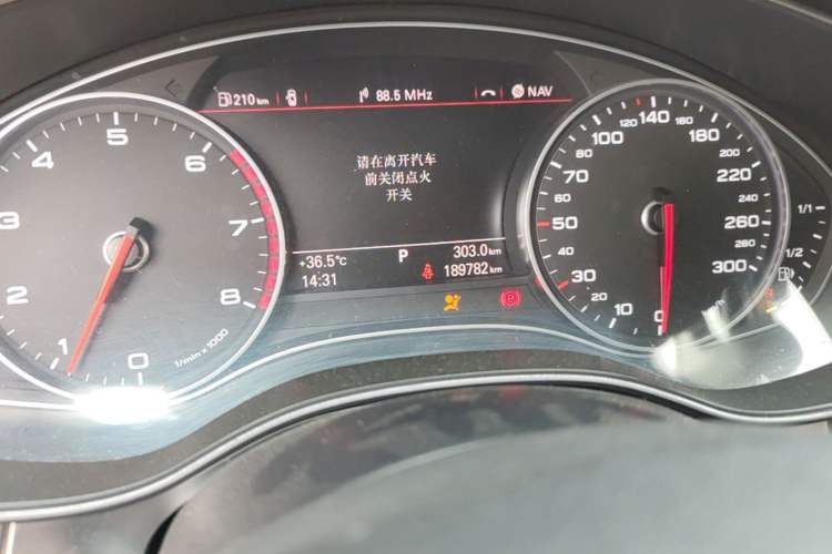 Used Audi A6L 2014 TFSI Standard Model Odometer Close Up