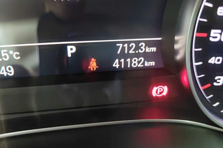 Used Audi A6L 2014 TFSI Standard Model Odometer Close Up
