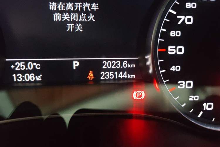Used Audi A6L 2014 TFSI Comfort Model Odometer Close Up