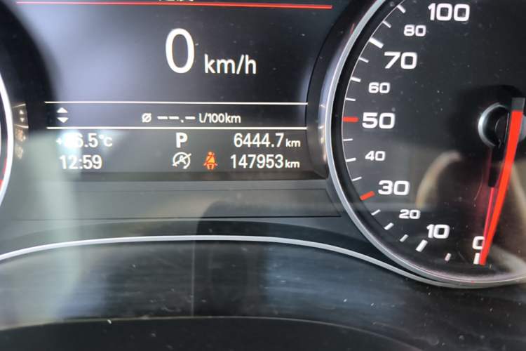 Used Audi A6L 2014 TFSI Standard Model Odometer Close Up