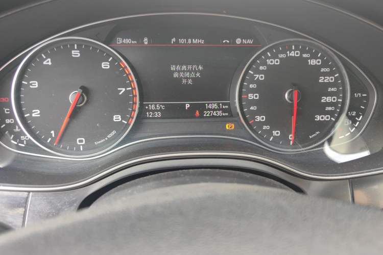 Used Audi A6L 2014 TFSI Standard Model Odometer Close Up