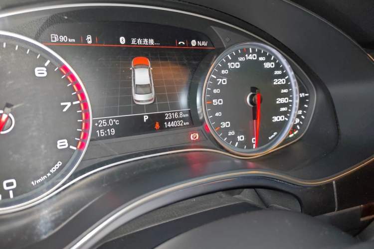 Used Audi A6L 2014 TFSI Standard Model Odometer Close Up