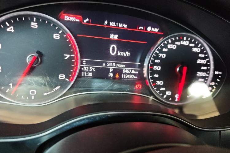Used Audi A6L 2014 TFSI Standard Model Odometer Close Up