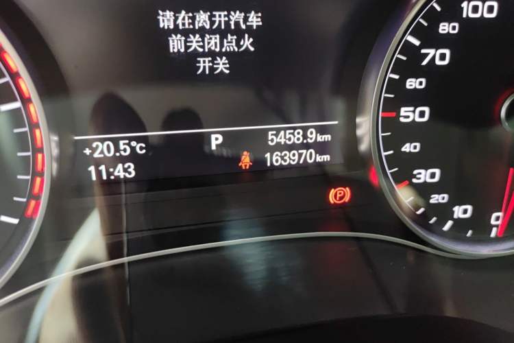 Used Audi A6L 2014 TFSI Standard Model Odometer Close Up