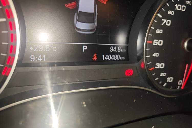Used Audi A6L 2014 30 FSI Comfort Model Odometer Close Up