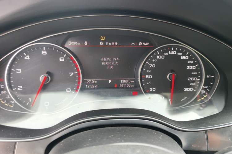 Used Audi A6L 2014 TFSI Standard Model Odometer Close Up