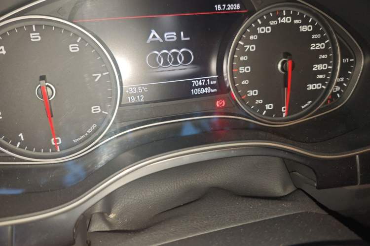 Used Audi A6L 2014 TFSI Standard Model Odometer Close Up