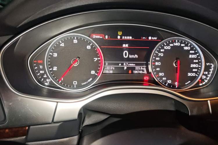 Used Audi A6L 2014 30 FSI Comfort Model Odometer Close Up