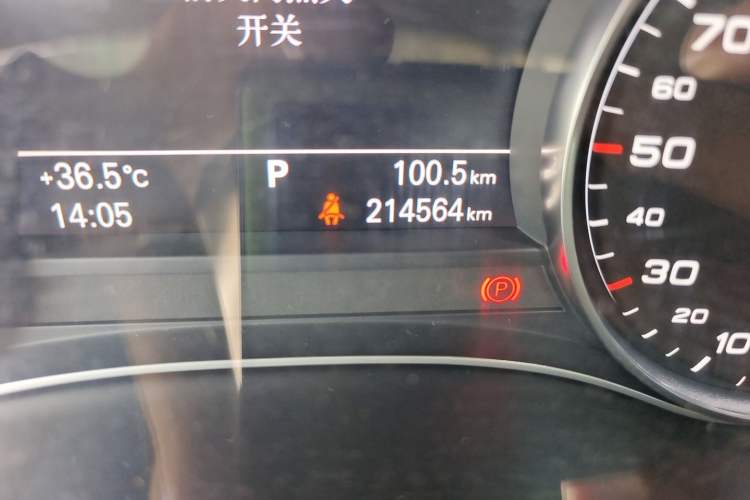 Used Audi A6L 2014 TFSI Standard Model Odometer Close Up