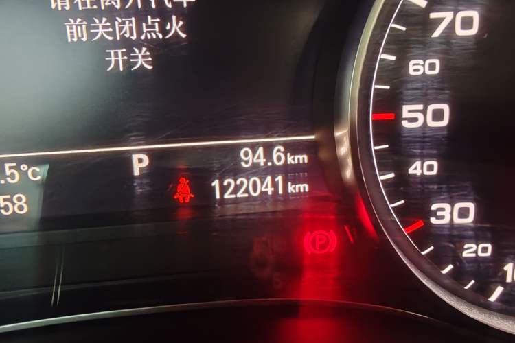 Used Audi A6L 2014 30 FSI Comfort Model Odometer Close Up
