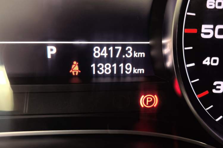 Used Audi A6L 2014 30 FSI Comfort Model Odometer Close Up