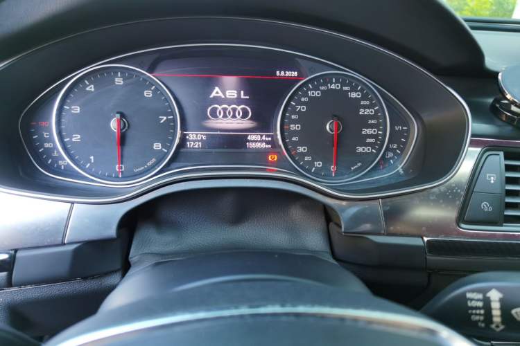 Used Audi A6L 2014 TFSI Standard Model Odometer Close Up