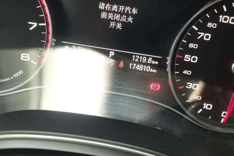 Used Audi A6L 2014 TFSI Standard Model Odometer Close Up