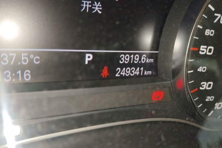 Used Audi A6L 2014 30 FSI Comfort Model Odometer Close Up