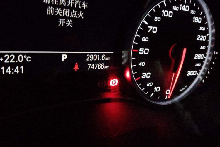 Used Audi A6L 2014 TFSI Standard Model Odometer Close Up
