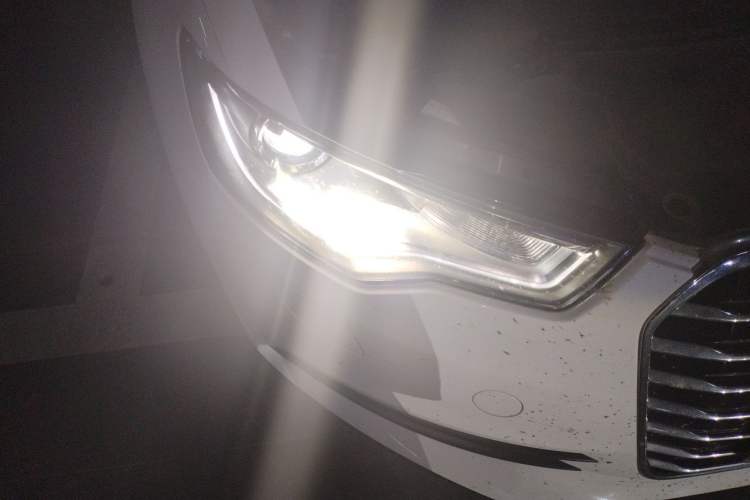 Used Audi A6L 2014 TFSI Standard Model Right Front Headlight