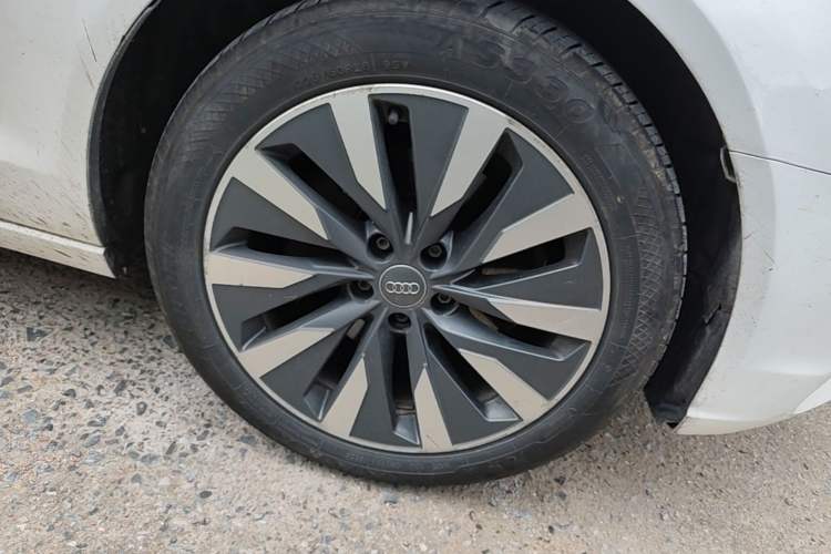 Used Audi A6L 2014 TFSI Standard Model Right Front Wheel Hub