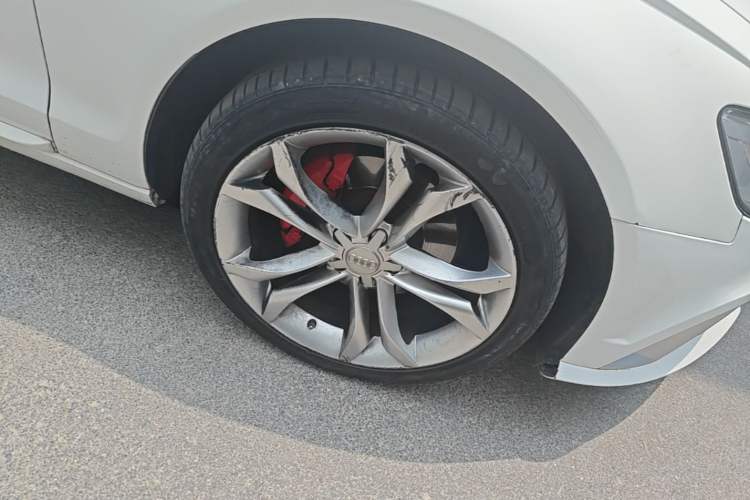 Used Audi A6L 2014 TFSI Standard Model Right Front Wheel Hub