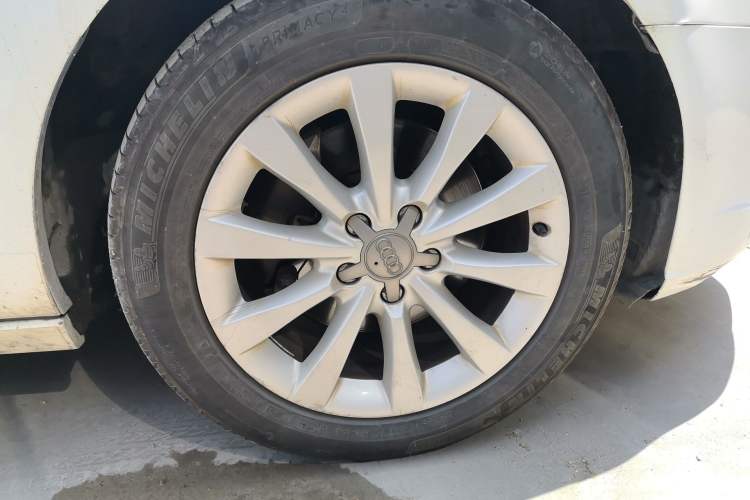 Used Audi A6L 2014 TFSI Standard Model Right Front Wheel Hub