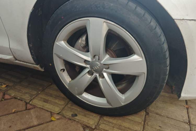 Used Audi A6L 2014 TFSI Standard Model Right Front Wheel Hub