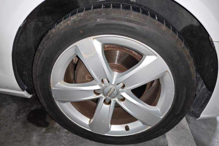Used Audi A6L 2014 TFSI Standard Model Right Front Wheel Hub