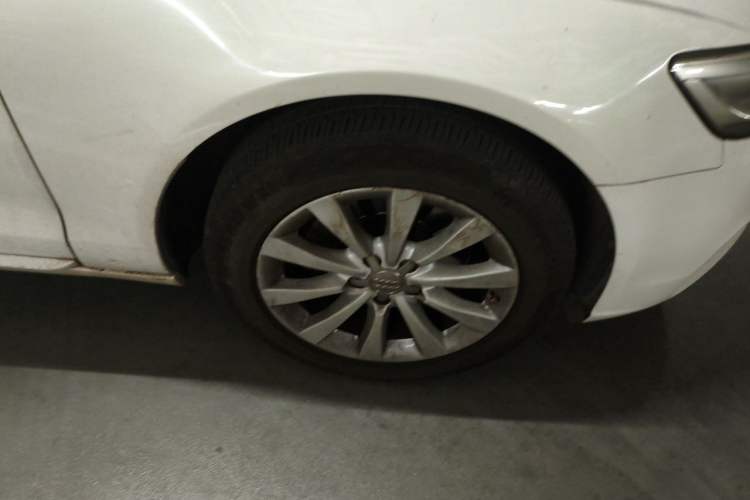 Used Audi A6L 2014 TFSI Standard Model Right Front Wheel Hub
