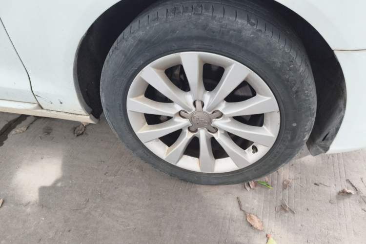 Used Audi A6L 2014 TFSI Standard Model Right Front Wheel Hub