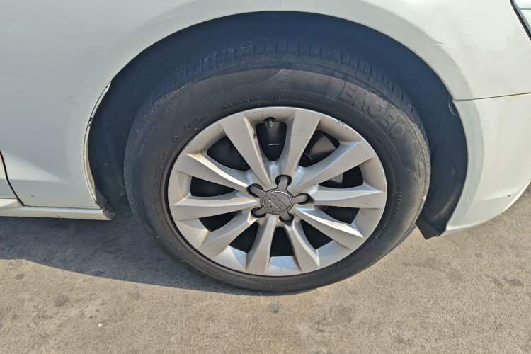 Used Audi A6L 2014 TFSI Standard Model Right Front Wheel Hub