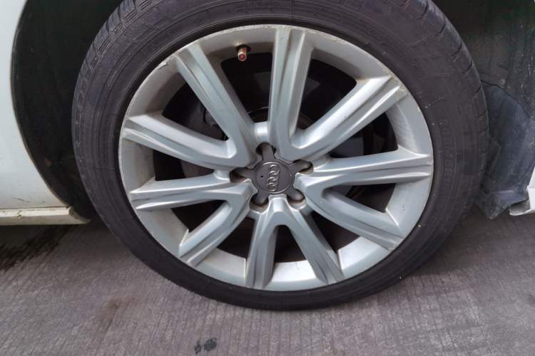 Used Audi A6L 2014 TFSI Standard Model Right Front Wheel Hub